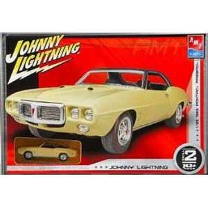  Johnny lightning 1969 Pontiac Firebird Model kit with 