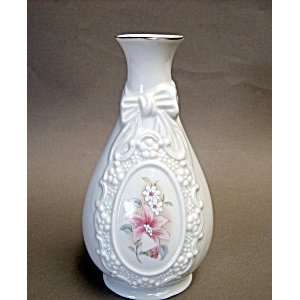  Royal Heritage Cameo Ribbon Vase 