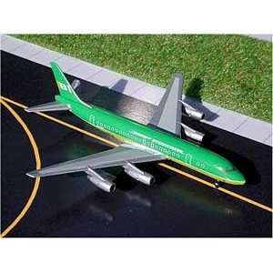  Braniff DC 8 50 (Green) (1500 Scale) Toys & Games