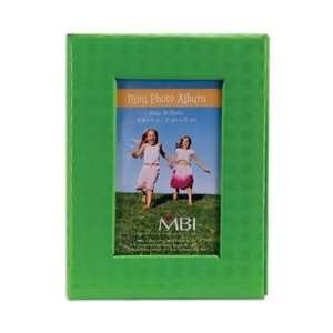  Embossed Paper Brag Book With Frame 4X6 Green; 4 Items/Order Arts 