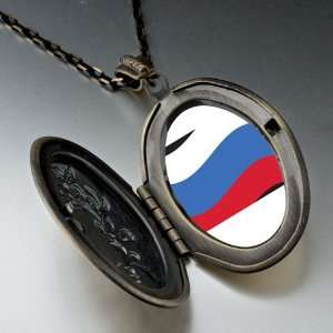  Pugster Russia Flag Pendant Necklace Pugster Jewelry
