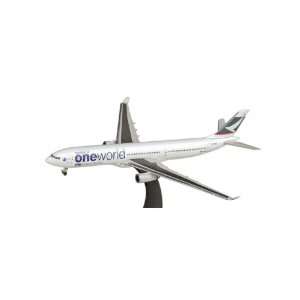  Herpa Wings Cathay Pacific A 330 300 One World Model Plane 