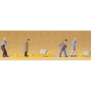  Preiser 79081 Delivery Men with Loads (4) Toys & Games