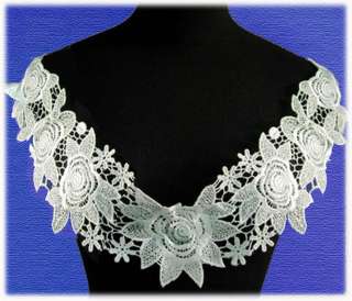 Venise Floral Collar Necklace Applique   Roses chained together by 