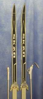 The skis are signed SKAN. Measures 72 (185 cm) long. Have 3 pin 75 