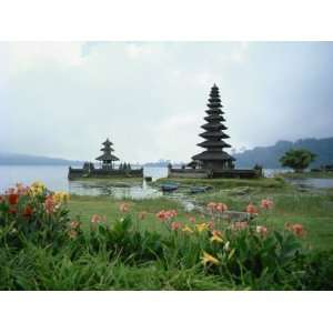  Ulu Danu Temple, Lake Bratan, Bali, Indonesia, Southeast 