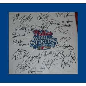 Philadelphia Phillies 2008 Team Signed Logo Base   Autographed MLB 