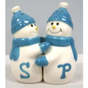  Merry Christmas Happy Hugging Snowmen Salt and Pepper 