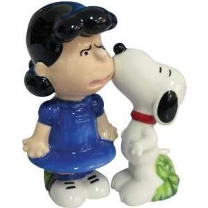  Peanuts Snoopy and Lucy Kiss Salt & Pepper Shakers 