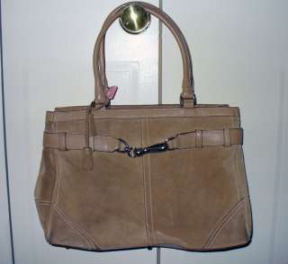 Description Classic Coach style handbag. Silver hardware, interior 