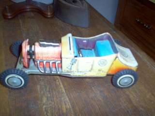 VINTAGE MARX TIN CAR 8 BY 3   1/2 MADE IN JAPAN  