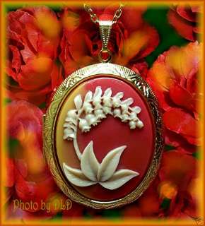 UNIQUE 3/D LILY of the VALLEY CAMEO LOCKET/NECKLACE  