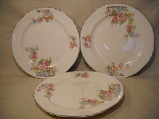 VINTAGE CROWN IVORY CHINA/DISHES DINNER PLATES  
