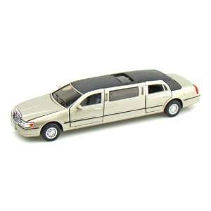    1999 Lincoln Town Car Stretch Limousine 1/38 Gold Toys & Games