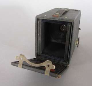   No. 2 Model D Brownie Camera   1901 1933   120 film camera  