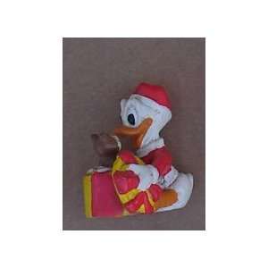  Donald Duck PVC Figure Christmas With Chipmunk On Hat Box 