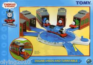 TOMY THOMAS MOTOR ROAD & RAIL SHED AND TURNTABLE SCENE  